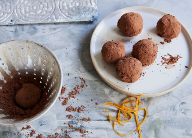 Dattel-Aprikosen-Energiekugeln Dattel-Aprikosen-Energy Balls