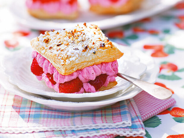 erdbeer-blaetterteigschnitten