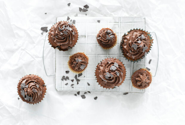 Schokocupcakes mit Schokoladen-Frosting Schoko-Cupcakes