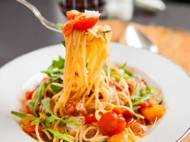 pasta  Pasta mit Tomatensoße und Fleisch