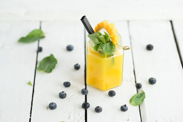 Mango-Spieß als Garnierung