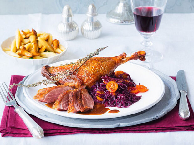 Weihnachtsgans Weihnachtsgans auf dem festlichen Tisch