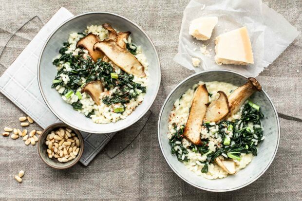 Rezept für Schwarzkohl-Risotto mit Kräuterseitlingen Schwarzkohl-Risotto-Kräuterseitlingen