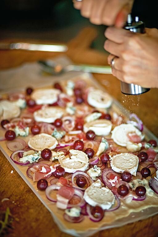 Ziegenkäse-Flammkuchen Rezept für Flammkuchen mit Ziegenkäse