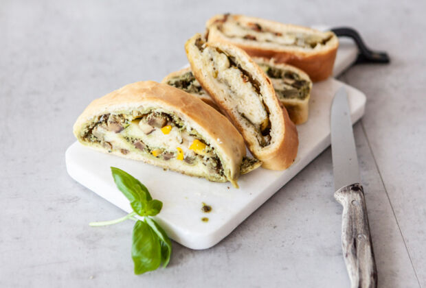 Gefülltes Brot mit Kürbiskernpesto