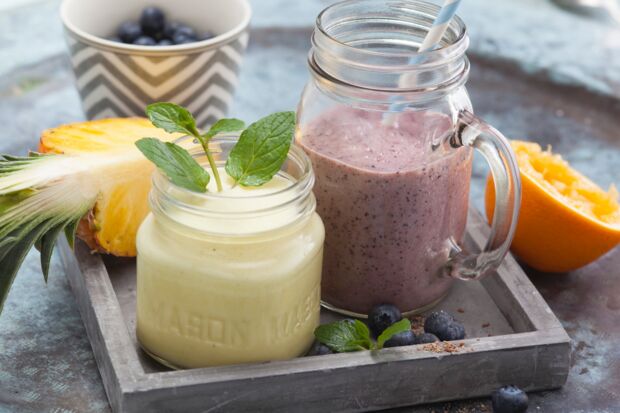 Seasons_11502745_HiRes_Ananas_Blaubeer_Smoothie_zum_Mitnehmen