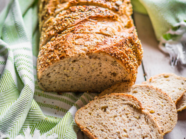 Quinoa-Brot mit Chiasamen Quinoa-Brot mit Chiasamen