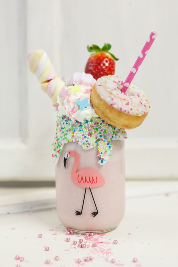 pinker Freakshake Kitchen-Girls-Freakshake-flamingo-insta