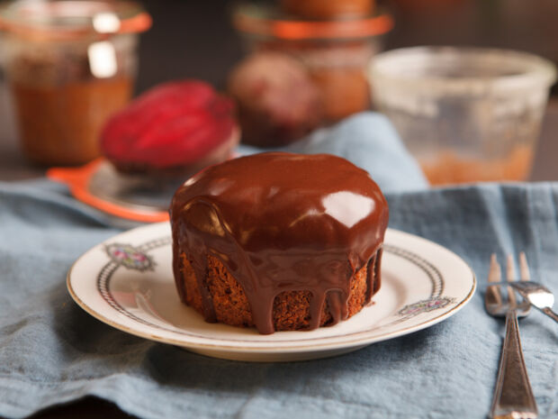 Rote-Bete-Kuchen Rote-Bete-Kuchen mit Schokoladenguss