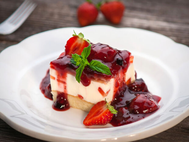 Strawberry-Cheesecake Käsekuchen mit Erdbeersoße