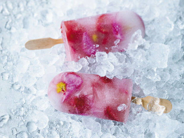 Blüten-Eis am Stiel