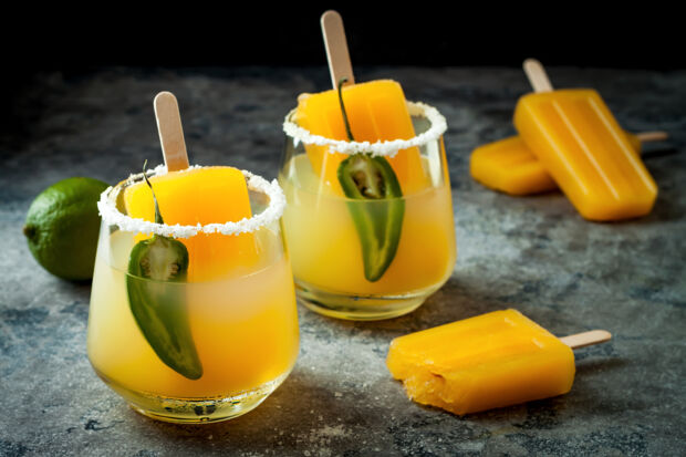 Fruchtiger Drink mit Jalapeños