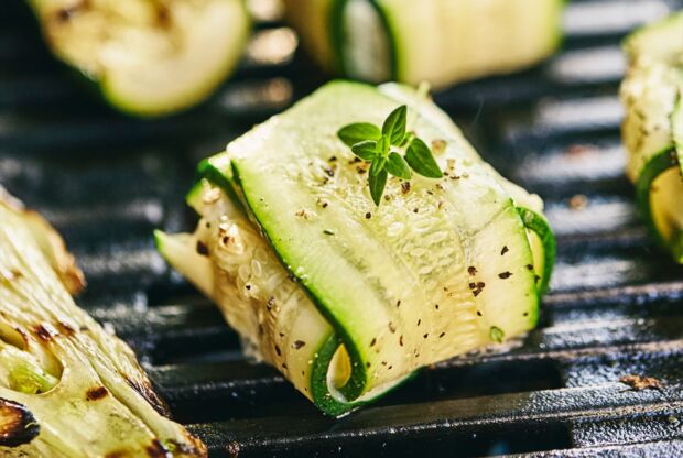 Rezept für vegetarisch gefüllte Zucchini-Päckchen vom Grill | Kitchengirls
