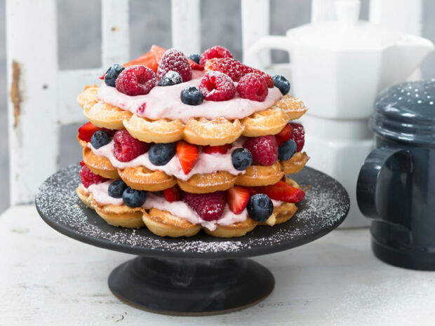 Waffeltorte mit frischen Beeren Waffeltorte mit frischen Beeren