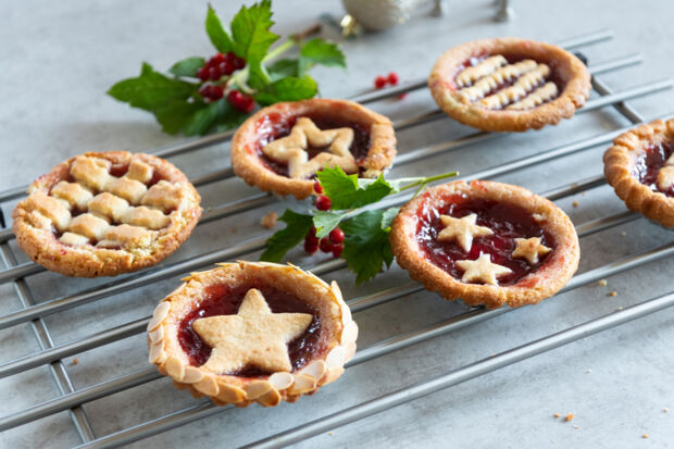 Linzer Tartelettes | Kitchengirls Linzer Tartelettes | Kitchengirls