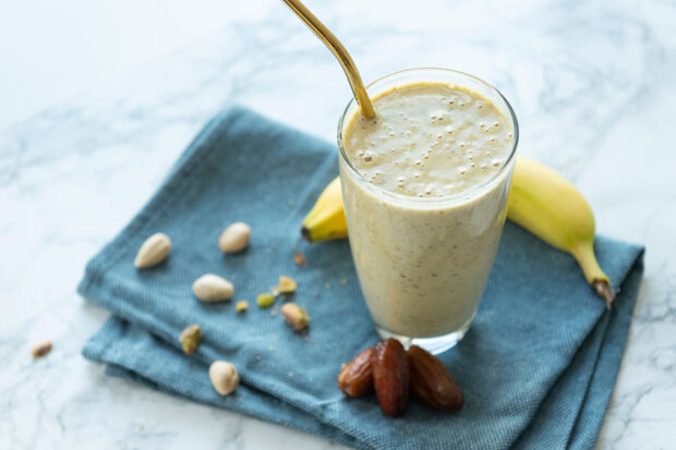 dattel-pistazien-shake