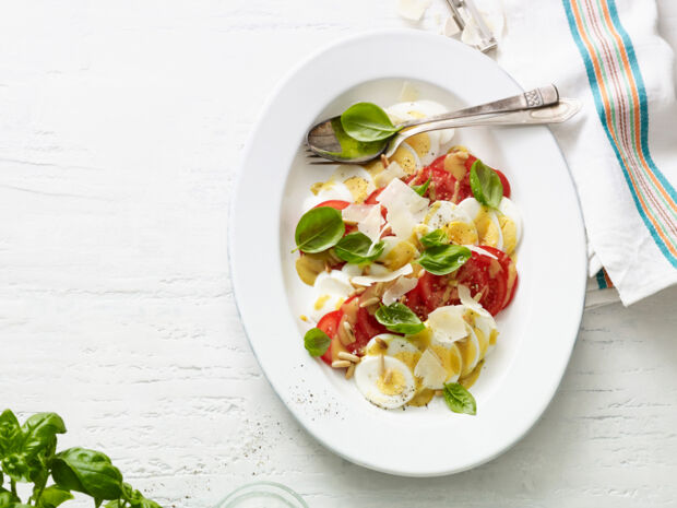 Eier-Caprese mit Parmesan eier-casprese
