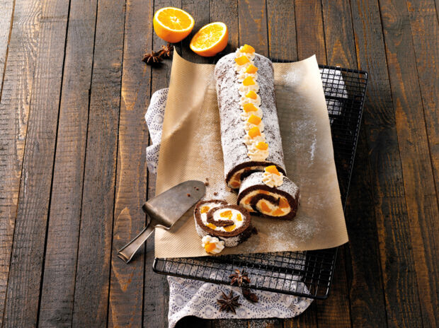 Schoko-Orangen-Rolle mit einer frischen Creme  Schoko-Orangen-Rolle mit einer frischen Creme