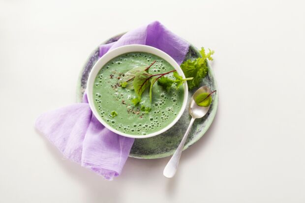 Mangold-Suppe mit Zitronenöl Mangold-Suppe