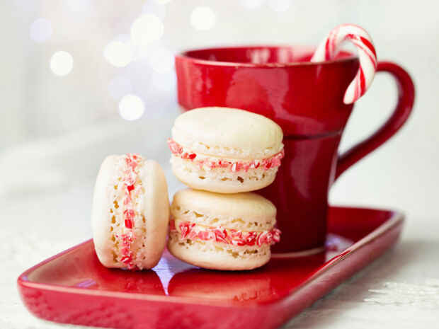 Weihnachtliche Candy Cane Macarons Weihnachtliche Candy Cane Macarons