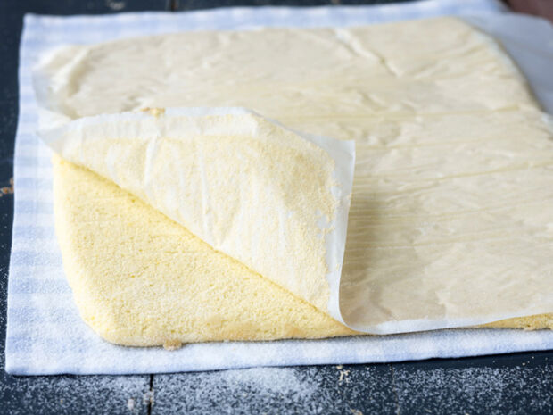 Zitronenrolle backen