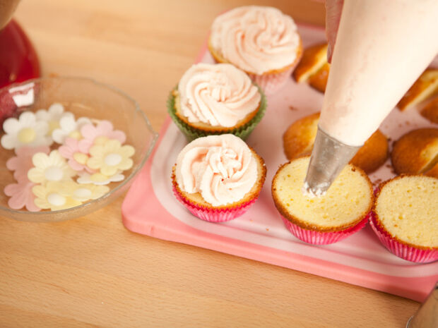 Schmetterling-Cupcakes verzieren
