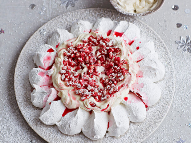 Pavlova mit Granatapfel und Vanillecreme Granatapfel-Pavlova