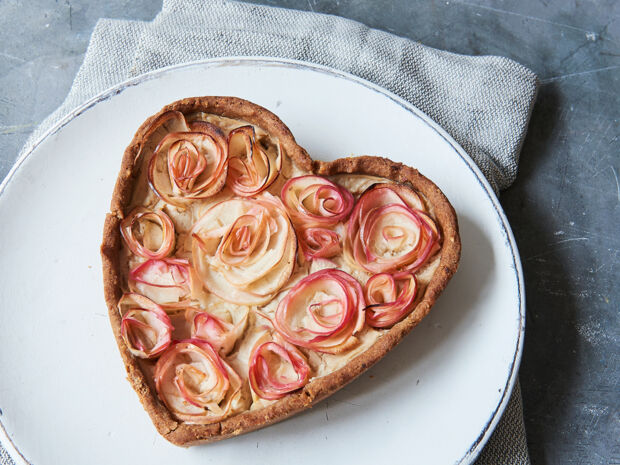 Zuckerreduzierter Apfel-Rosen-Kuchen apfel-rosen-kuchen