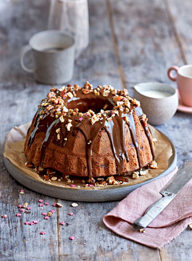 Saftiger Gugelhupf mit Schokostückchen. 