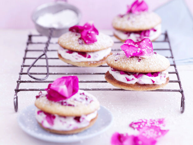 Whoopies mit Rosencreme Whoopie Törtchen mit Rosencreme