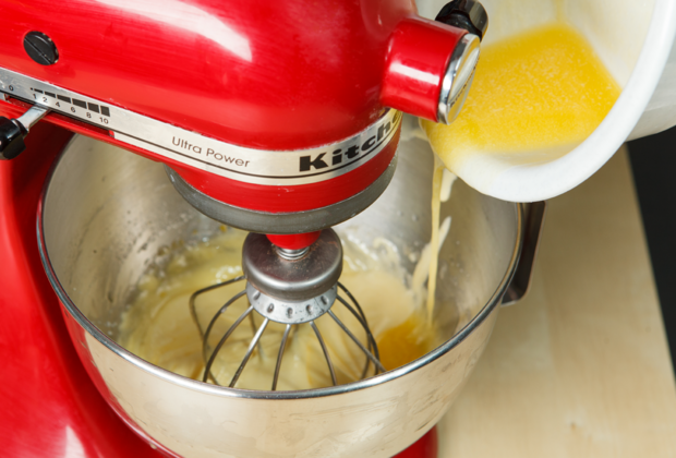Butter und Eier verrühren Magic Cake Schritt 4
