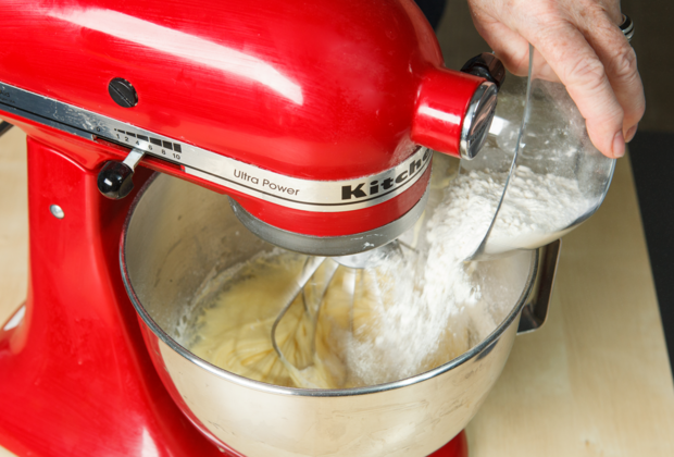 Mehl hinzugeben Magic Cake Schritt 5