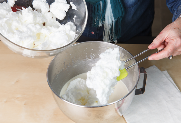 Eischnee unterheben Magic Cake Schritt 6