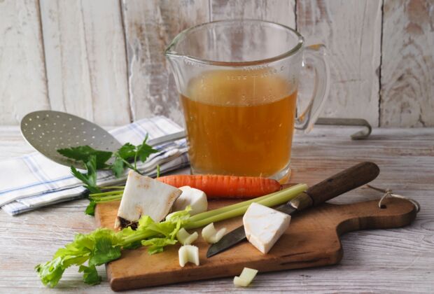 Seasons_12264806_HiRes_Klare_Gemuesebruehe