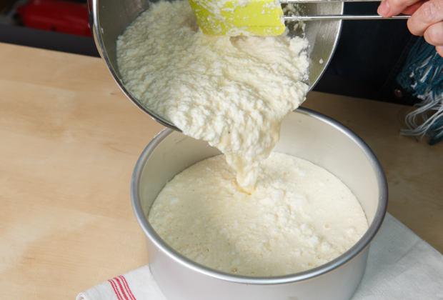 Teig in die Form geben Magic Cake Schritt 7