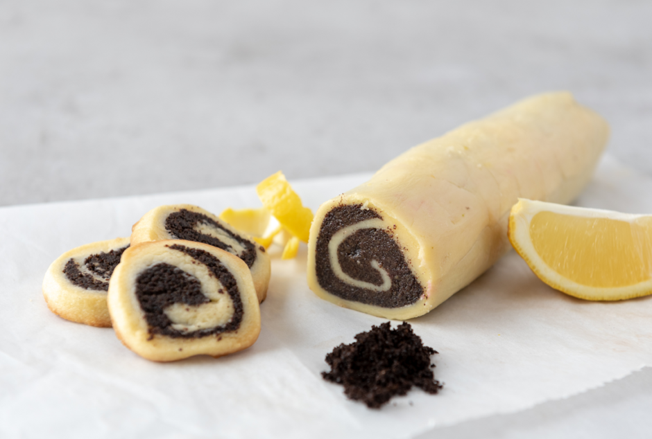 Rezept für Zitronen-Mohn-Plätzchen von der Rolle | Kitchengirls Rezept für Zitronen-Mohn-Plätzchen von der Rolle | Kitchengirls