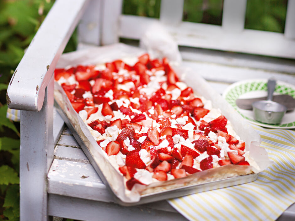 Rezept für Erdbeer-Joghurt-Kuchen vom Blech | Kitchengirls Rezept für Erdbeer-Joghurt-Kuchen vom Blech | Kitchengirls