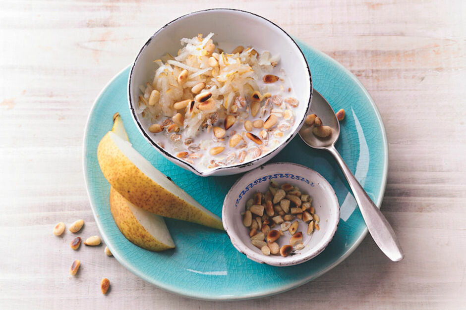 Rezept für Birchermüsli mit Birnen und Pinienkernen | Kitchengirls Rezept für Birchermüsli mit Birnen und Pinienkernen | Kitchengirls
