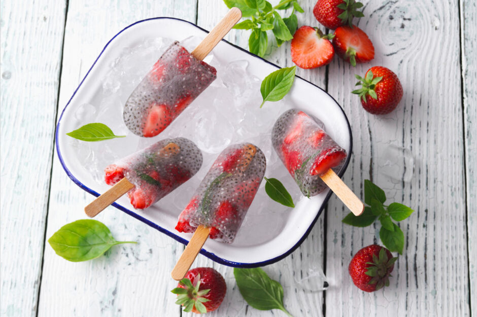 Chia-Eis mit Erdbeeren und Kokosmilch | Kitchengirls Chia-Eis mit Erdbeeren und Kokosmilch | Kitchengirls
