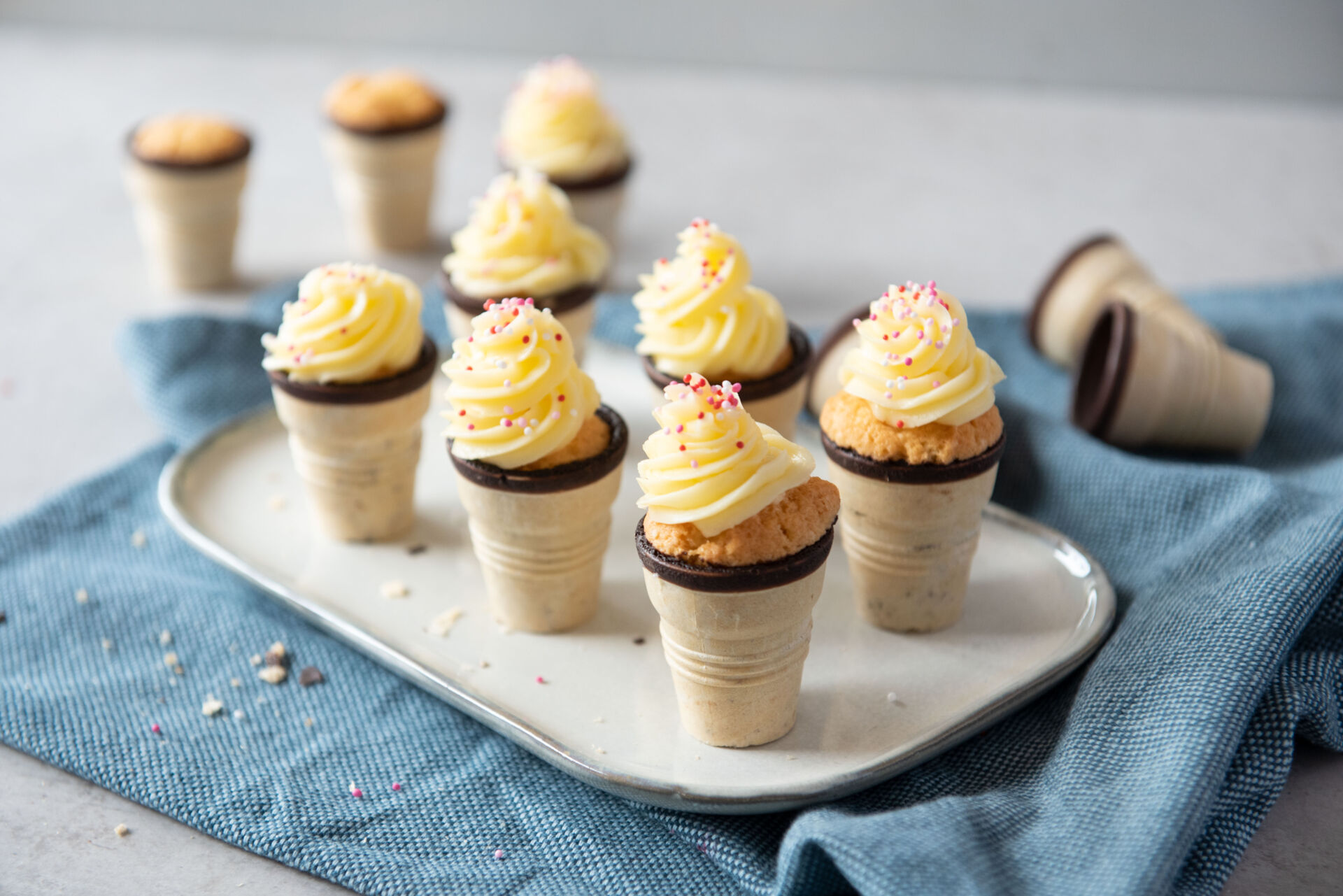 Kuchen Im Waffelbecher Mit Frischkse Frosting Kitchengirls Kuchen Im Waffelbecher Mit Frischkse Frosting Kitchengirls