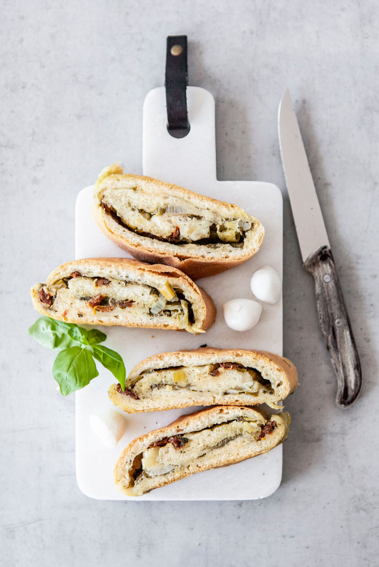 Rezept Fur Gefulltes Brot Mit Getrockneten Tomaten Und Mozzarella Kitchengirls